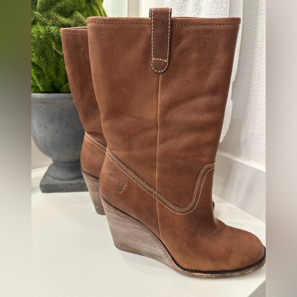 FRYE WEDGE BOOTS CAROLINE CAMPUS MIDSHAFT CAMEL COLOR Leather sz 10M